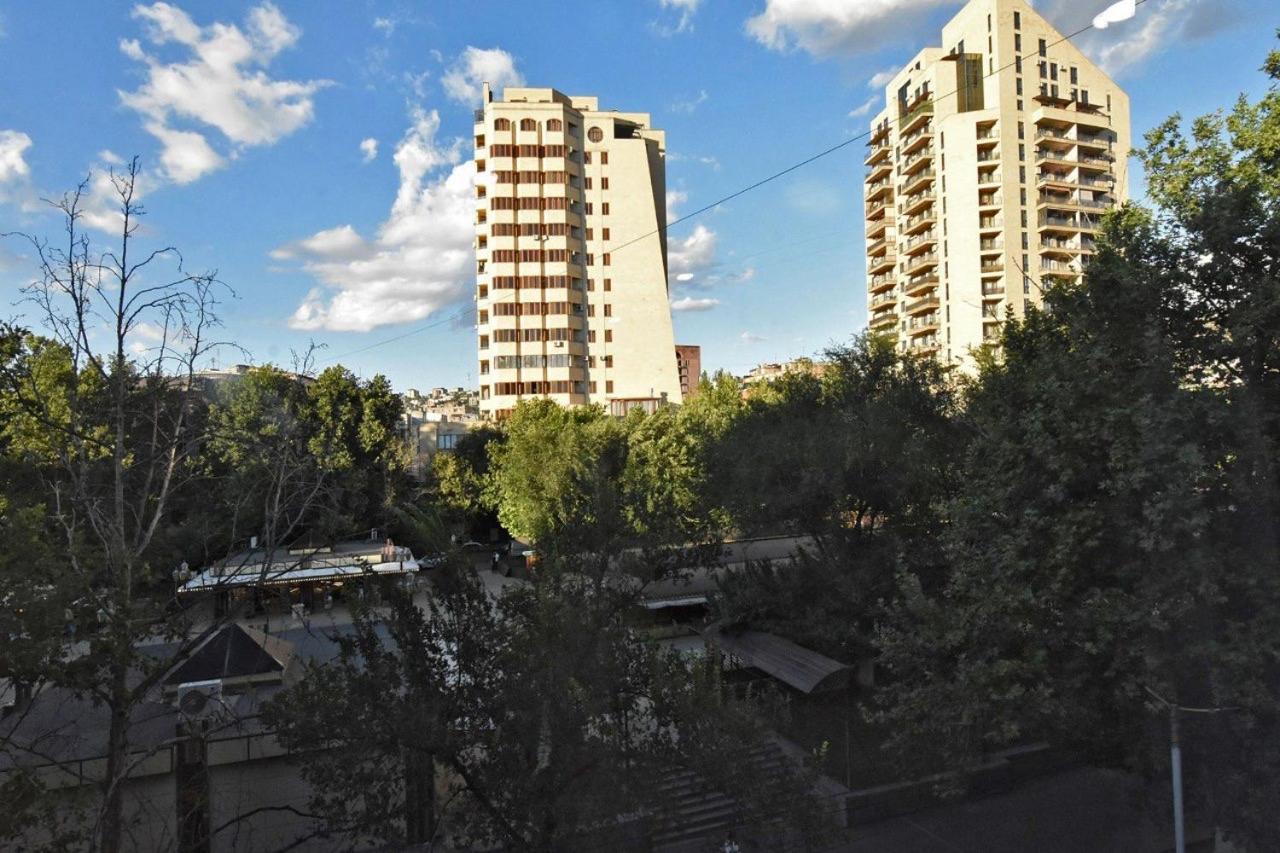 Beautiful Apartment Near The Republic Square Yerevan Exterior photo